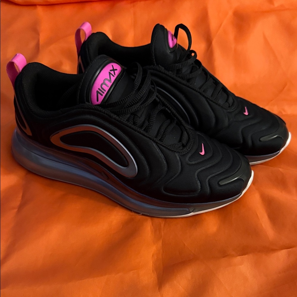 Nike Women’s Black & Pink Air Max Low-Top Sneakers